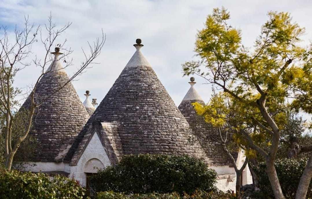 Trulli Azzalema With Exclusive Pool Villa บรินดิซิ ภายนอก รูปภาพ