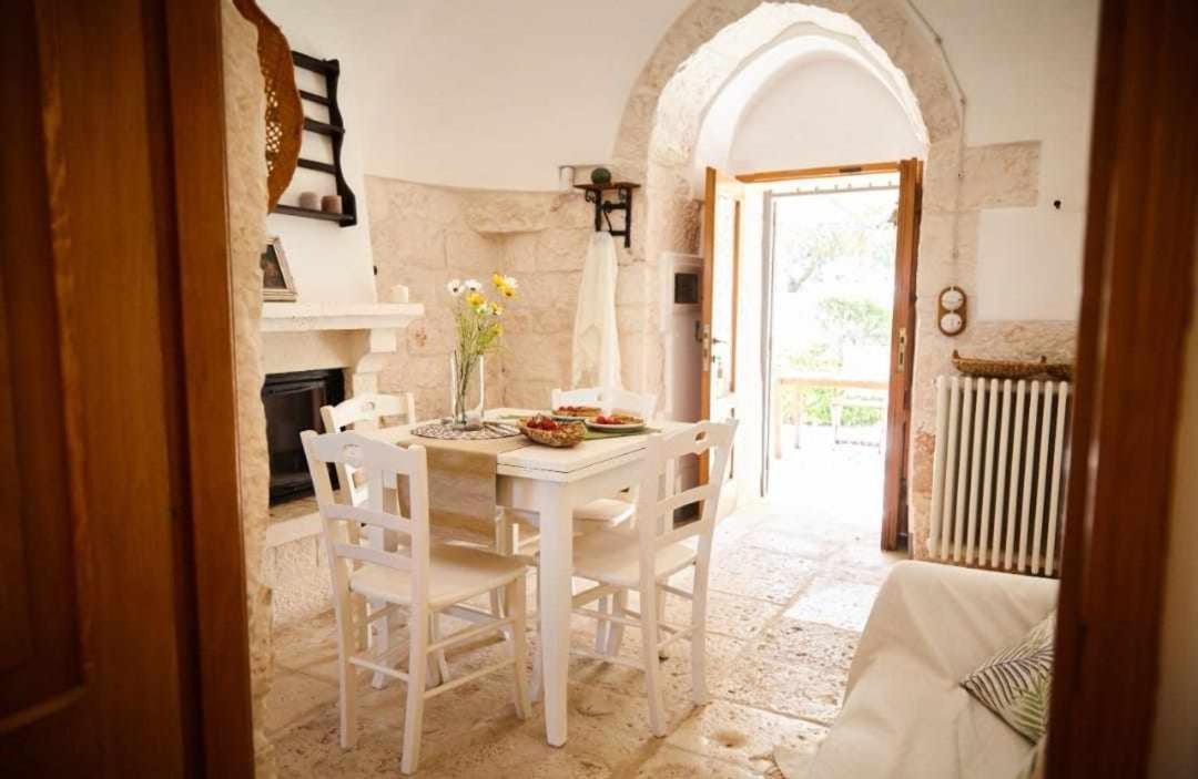 Trulli Azzalema With Exclusive Pool Villa บรินดิซิ ภายนอก รูปภาพ